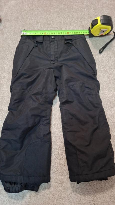 Predám lyžiarske gate 98/104, lupilu,98