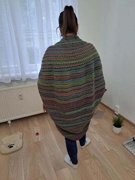 Ručne hačkovaný kardigán, 