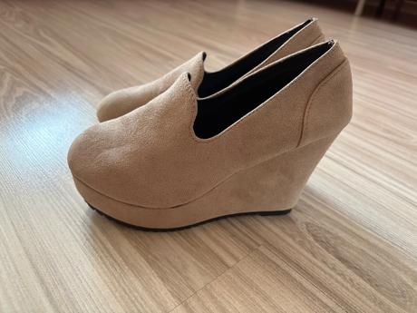 Topanky s plným obetkom, 35