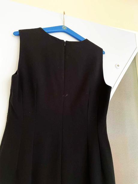 Luxusné púzdrové šaty, 40