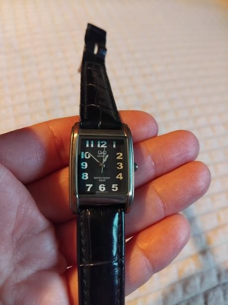 Naramkove hodinky, quartz