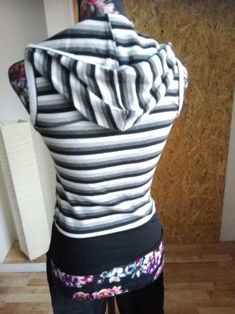 Tricko s kapucnou, s