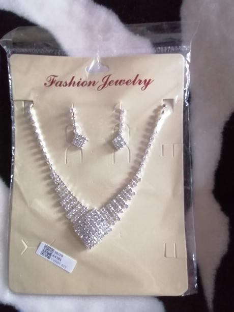 Retiazka,hodinky, náramky,náušnice,šperky, 