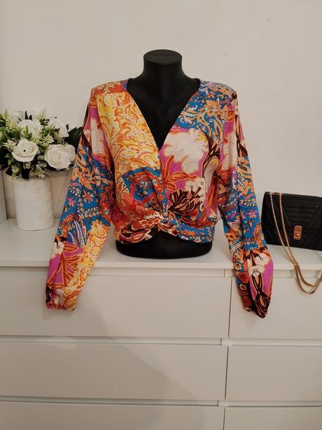 Farebná boho crop blúzka s viazaním, 38 / m