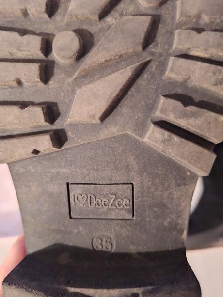 Čierne zateplené čižmy/kozačky dee zee č.35, 35