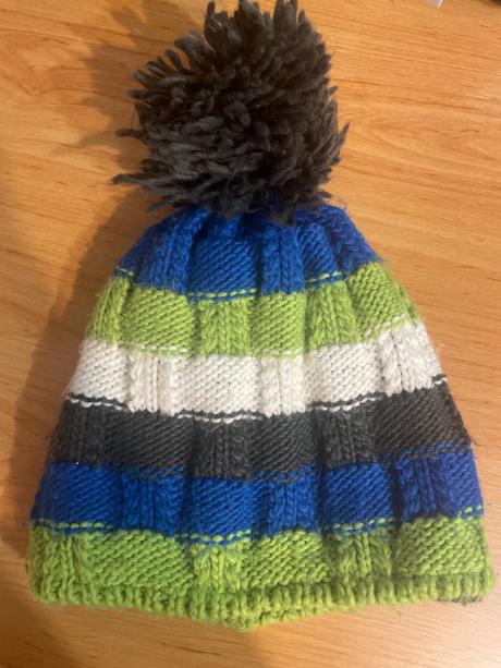 Hrubá čiapka s bombulou, 110