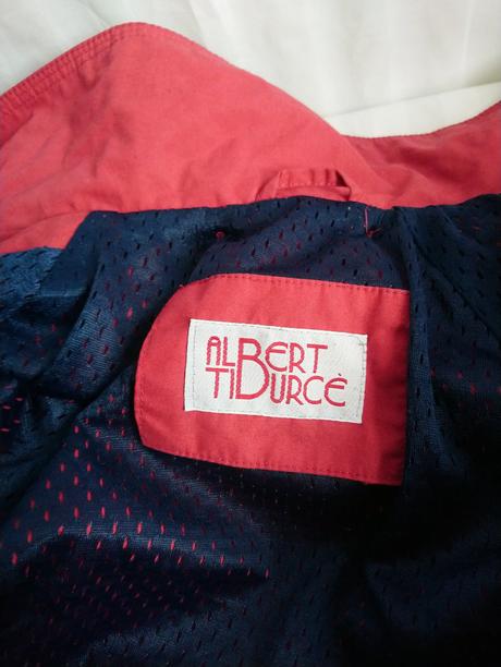 Červená prechodná bundička, albert tiburce, 110