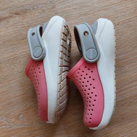 Dievcenske crocsy, crocs,23