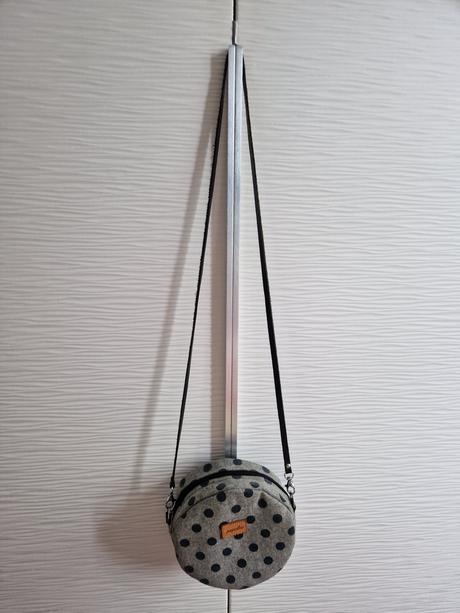 Okrúhla kabelka slovenskej značky, 