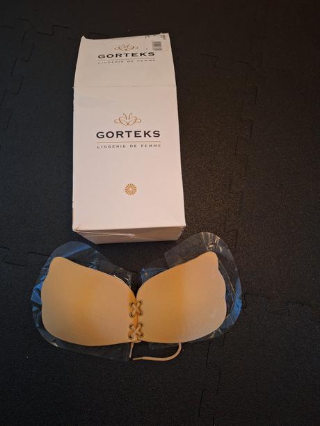 Neviditeľná podprsenka, s