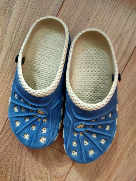 Darujem crocsy, 35