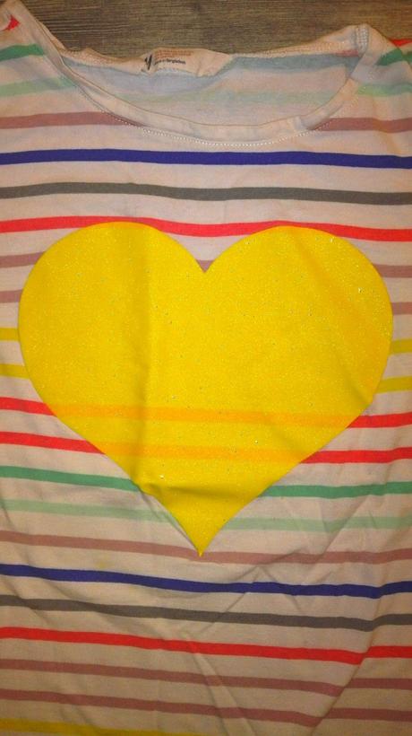 Pasikave tricko s velkym srdcom, h&m,134