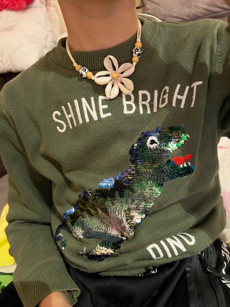 Náhrdelník z mušličiek a korálikov - kvetinka, 