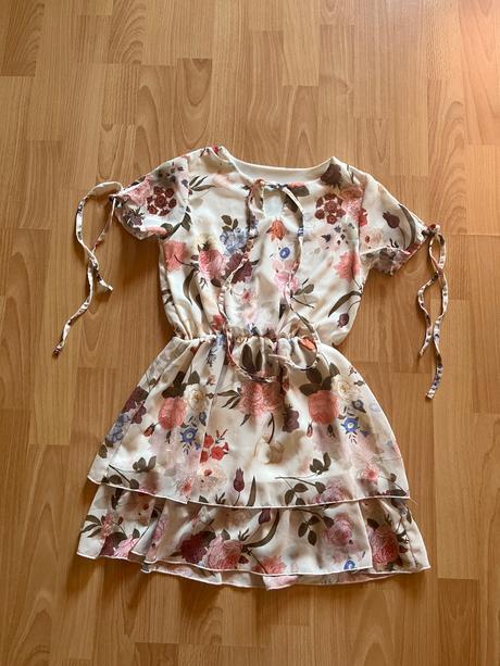 Dievčenské šaty, 134