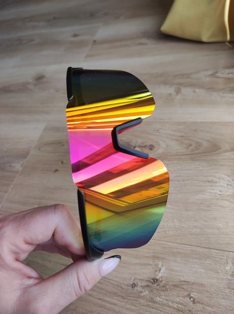 Športové slnečné okuliare,