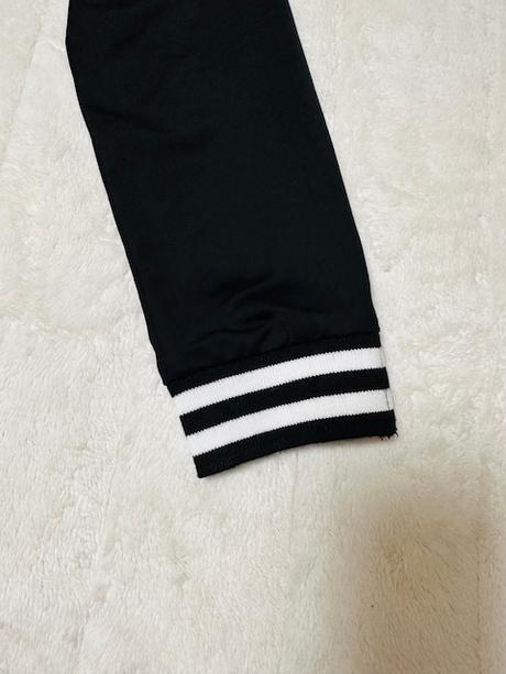 Krásne tenké šaty s rozparkom zn. magenta s2, m