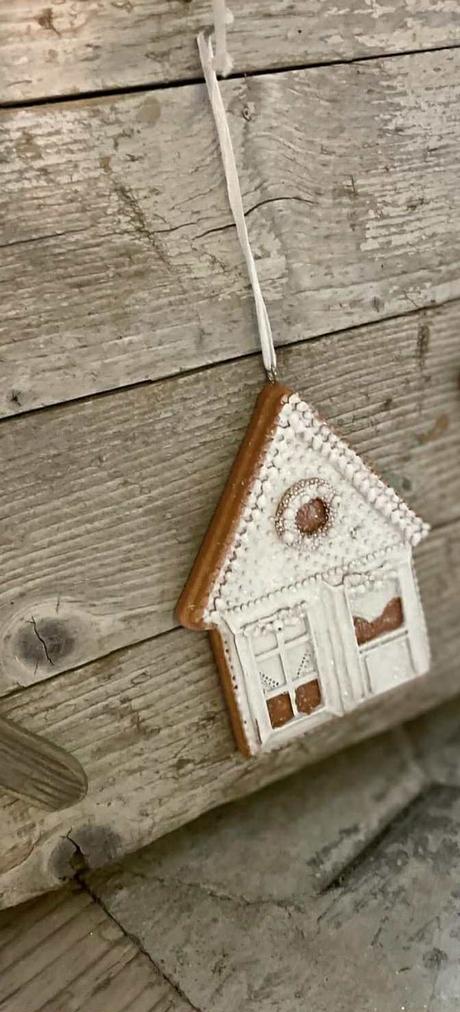 Medovník domček - perník s bielou polevou 2 ks, 