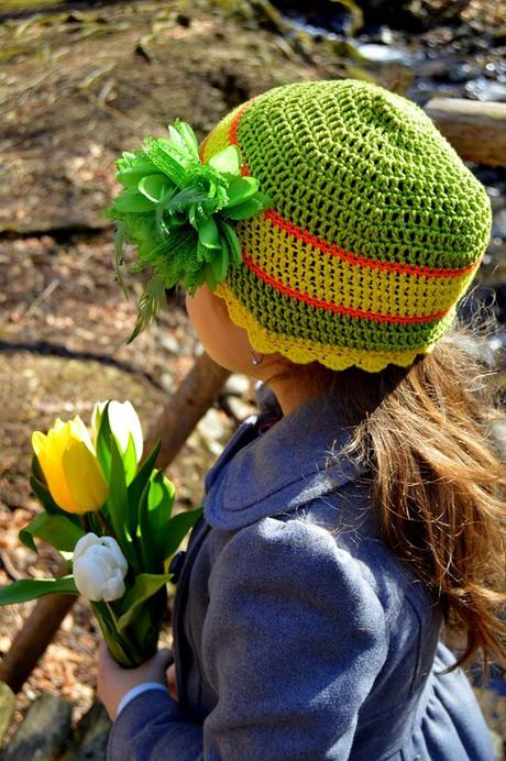 Háčkovaná čiapočka s kvetom, <50 - 158