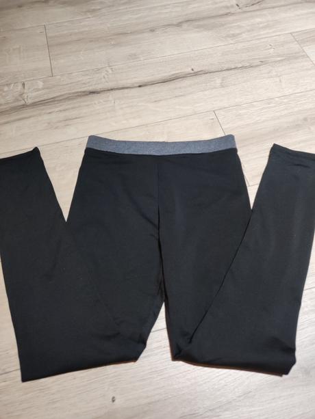 Lesklé elastické legíny, sinsay,140