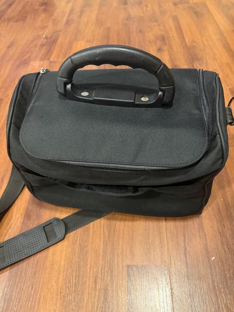 Praktická čierna brašňa cez rameno do ruky, 