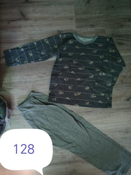 Pyžamo, 128