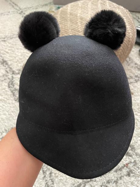 Zara klobúk s brmbolcami, zara,56