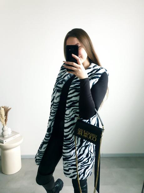 Zebrovaná kožušinová vesta s/m, s