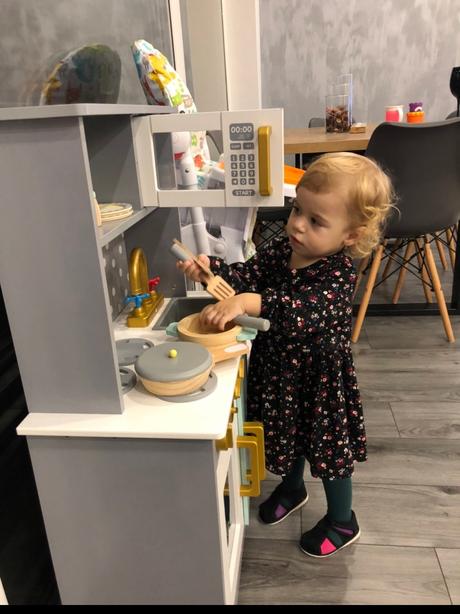 Dievca kvetove cierne saty 98, primark,86