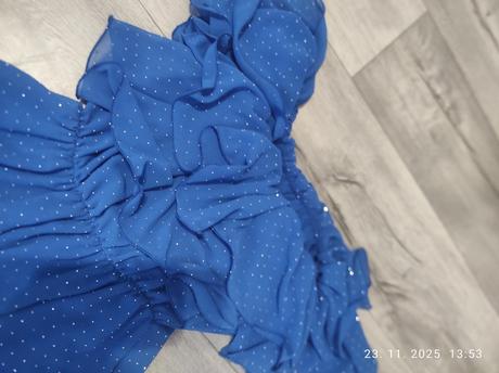 Šaty s kamienkami, s