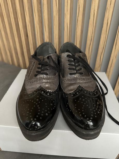 Lakované poltopánky, 38