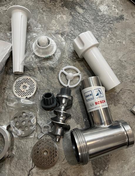 Mlynček na mäso bosch mfw3850b strúhač, odšťavovač, bosch