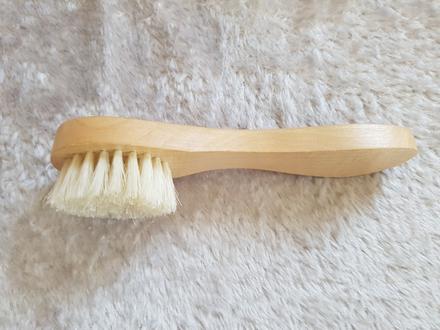 Prirodna kefa na jemne vlasky,