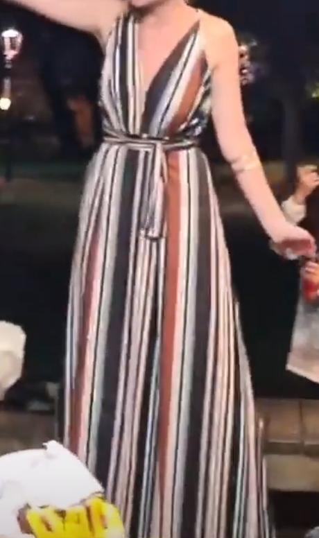 Šaty so zavezovanim na mnoho spôsobov, 