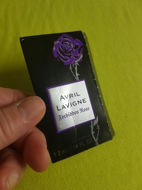 Vzorka/vialka avril lavigne forbidden rose parfum, 