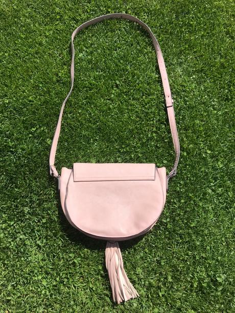 Bledoružová crossbody kabelka, 