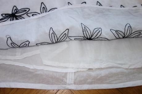 Vyšívaná sukňa m, m