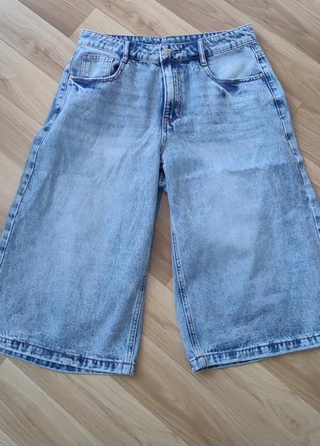 Šortky po kolená, 30