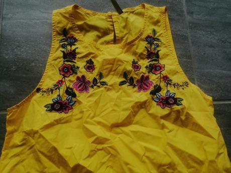 Žlté šaty stradivarius,vs,bavlna vyšívaný popelín, stradivarius,s