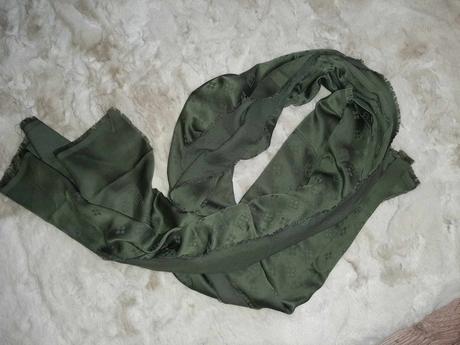 Šatka s písmenami lv beymen, 