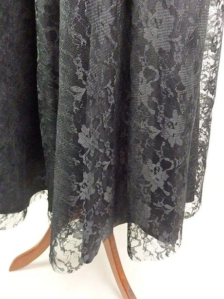 Luxusné čipkované šaty s bolerkom, m
