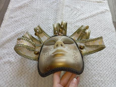 Benátska maska so zvončekmi, 