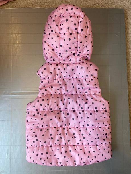 Vesta, ruzova s ciernymi bodkami, lupilu,98