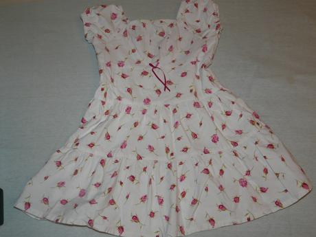 Šaty s ružičkami, 92