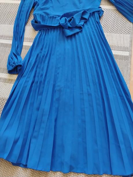 Dlhe modre riasene šaty, s