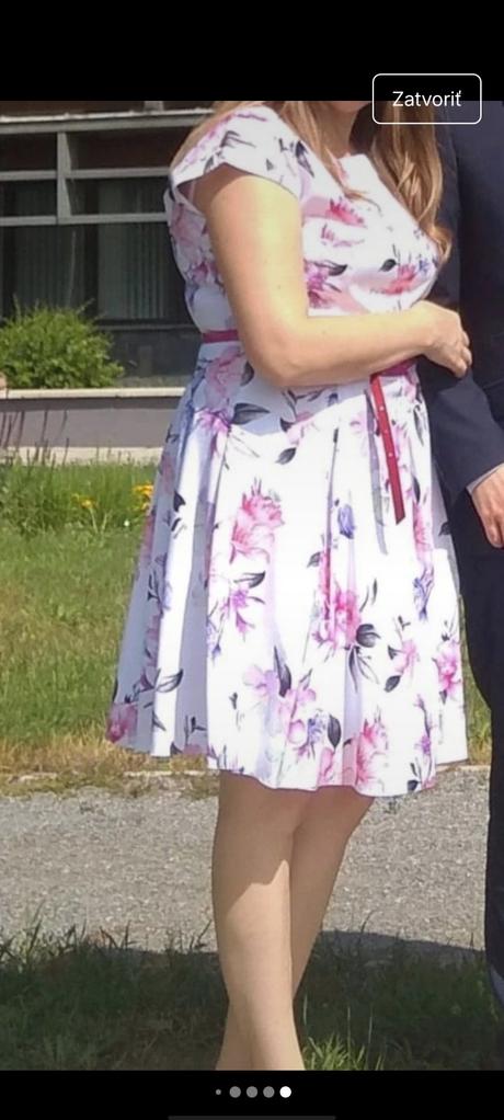 Kratšie spoločenské šaty, 46