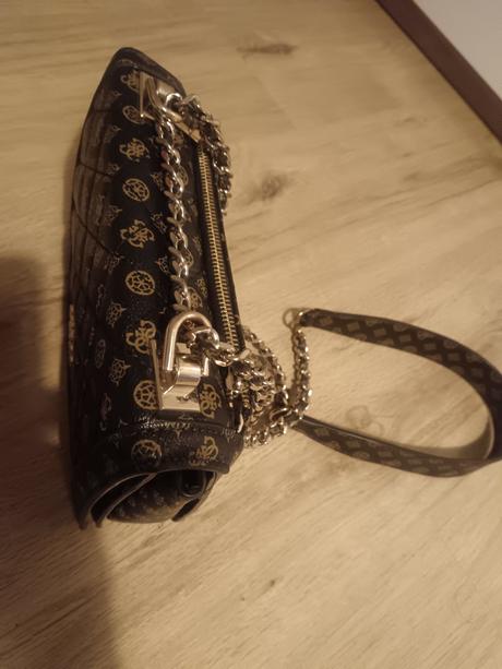 Kabelka guess, guess