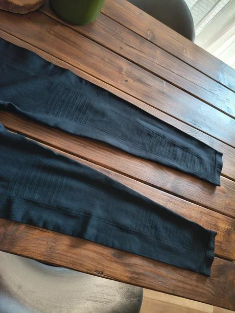 Work out čierne jednoduché športové legíny m-l, m