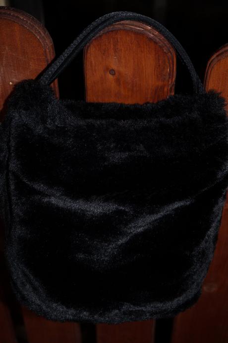 Chlpata kabelka do ruky,