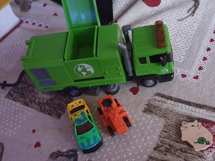 Predám smetiarske auto+ autíčka,