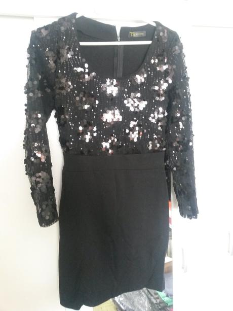 Krátke šaty s glitrami, s